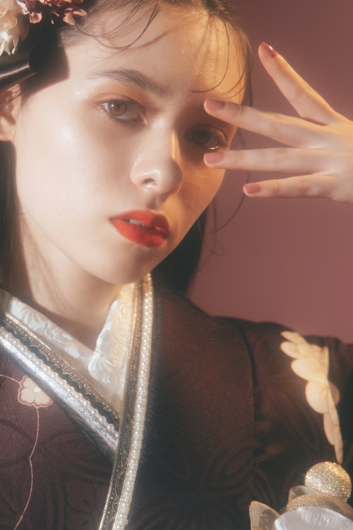 振袖のみ くすみカラーガーリー ベージュ/からし 立体花 総レース 人とかぶら